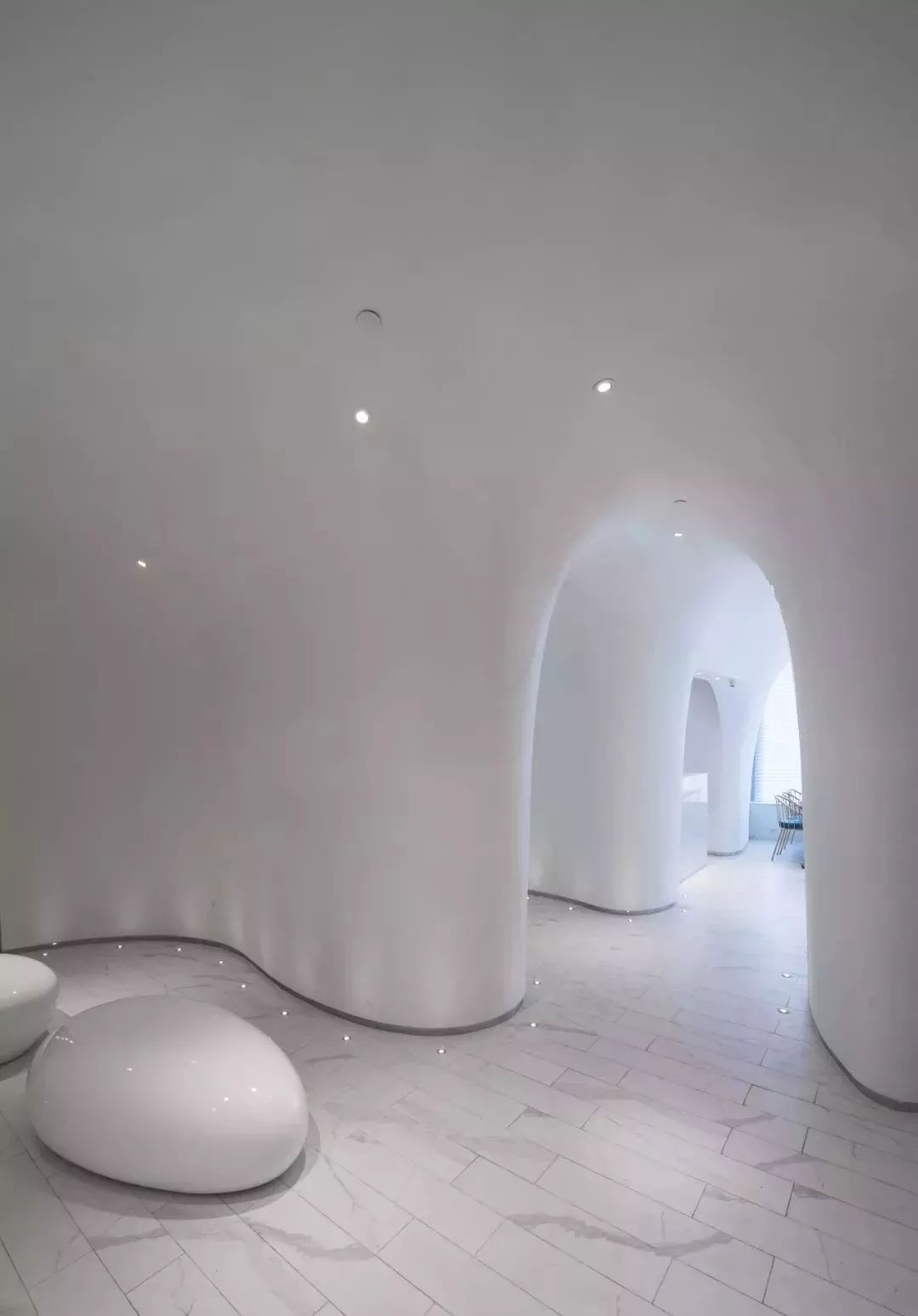 帶您看看上海一家時(shí)尚火鍋餐廳用“爵士白大理石”打造的內(nèi)裝視覺