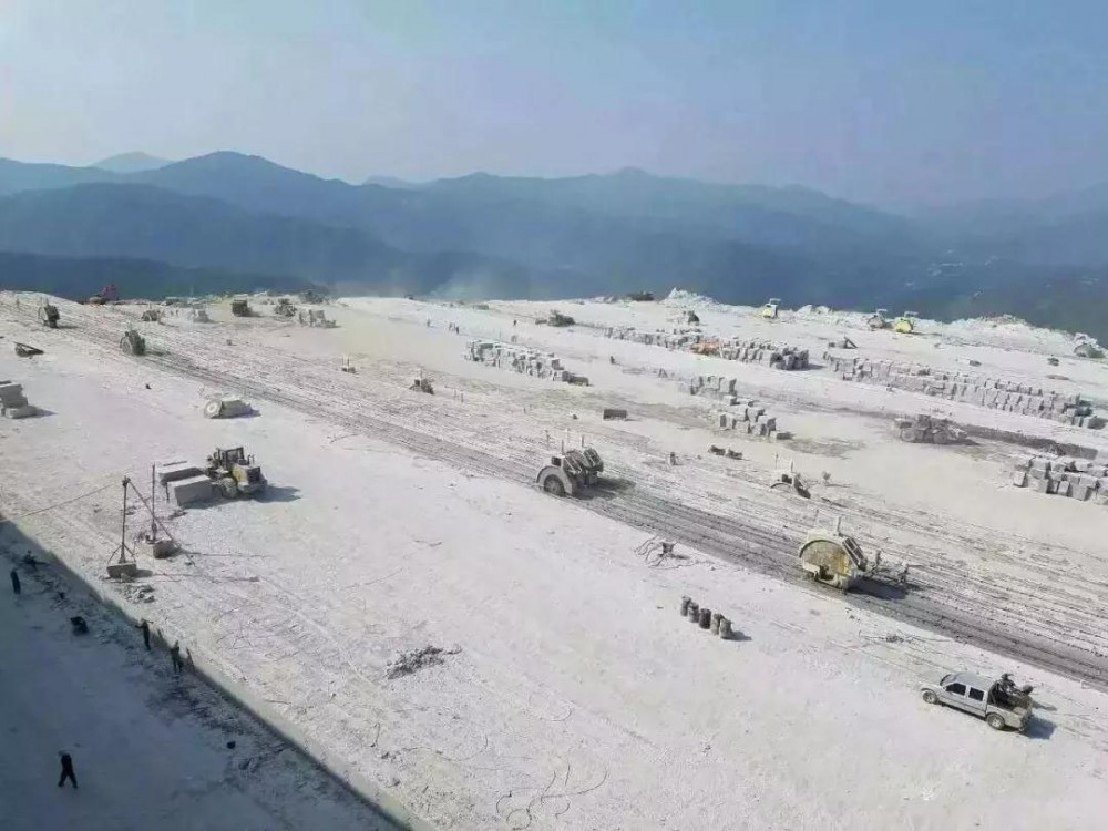 湖北羅田白蓮河石材產(chǎn)業(yè)穩(wěn)步發(fā)展，羅田芝麻灰保質(zhì)保量完成四方來單！