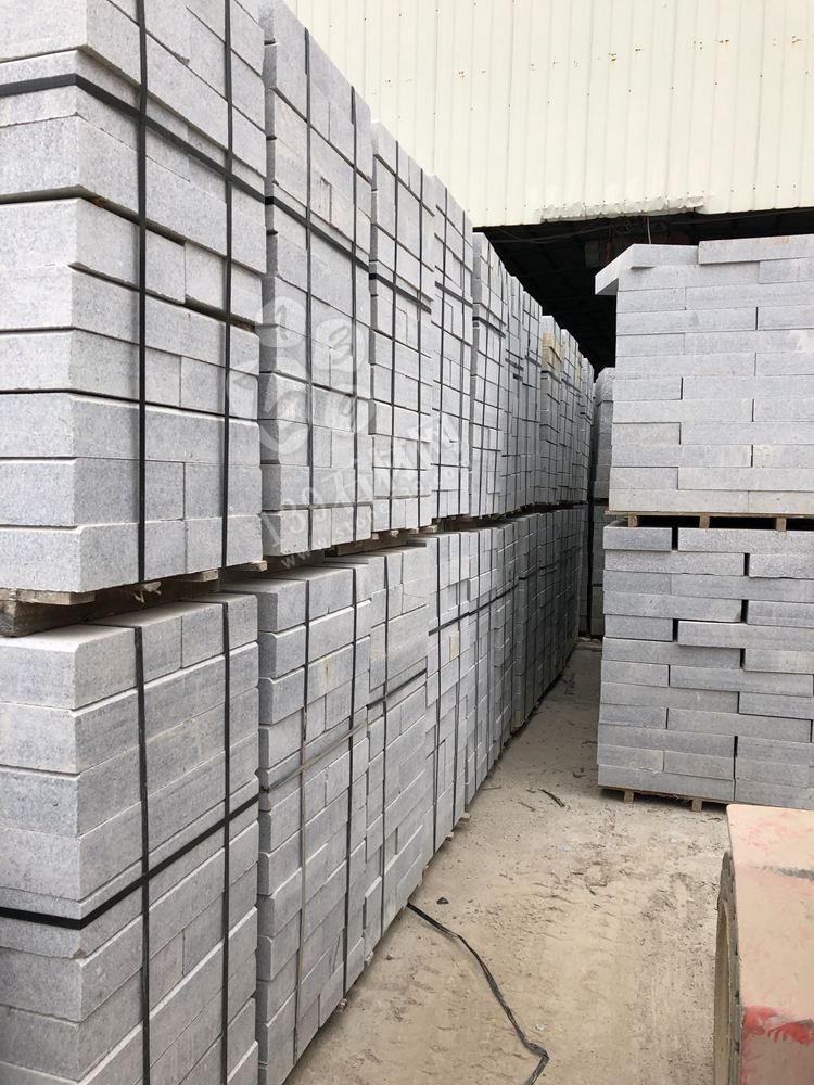 廣東永強石材主營湛江黑,廉江白麻,海浪花(雙稱浪花白),廉江芝麻白、廉江中花、芝麻灰、芝麻黑、海浪花、臺山紅、桂林紅