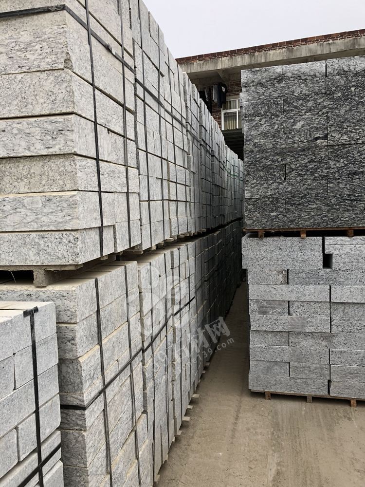 廣東永強石材主營湛江黑,廉江白麻,海浪花(雙稱浪花白),廉江芝麻白、廉江中花、芝麻灰、芝麻黑、海浪花、臺山紅、桂林紅