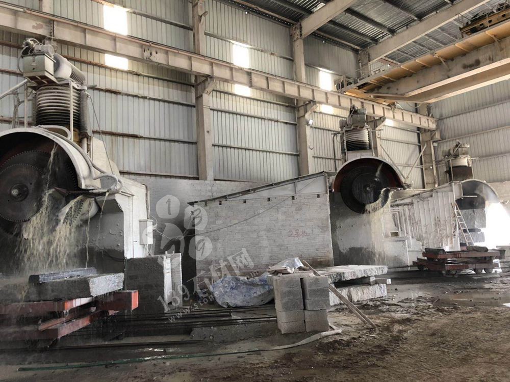 廣東永強石材主營湛江黑,廉江白麻,海浪花(雙稱浪花白),廉江芝麻白、廉江中花、芝麻灰、芝麻黑、海浪花、臺山紅、桂林紅