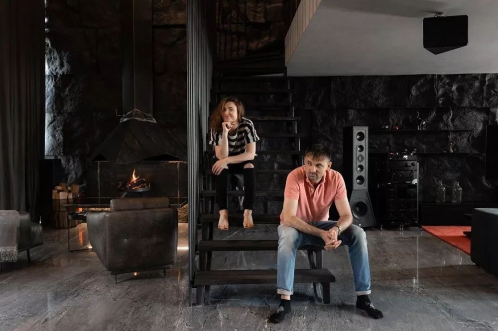 黑色石材自然面背景墻裝飾