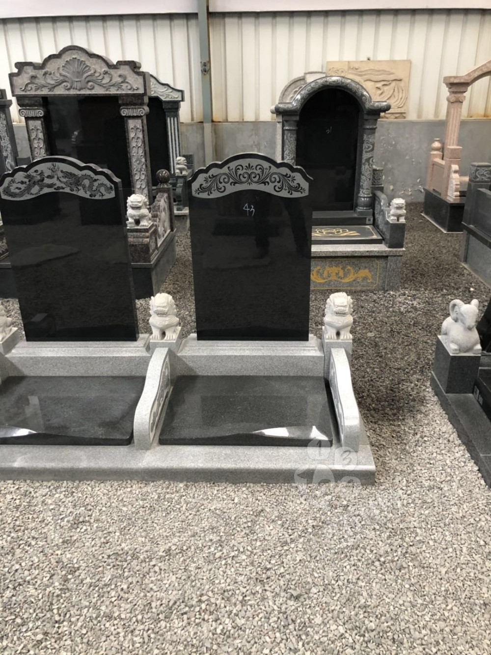 石材墓碑 中國(guó)石材墓碑加工廠的選材及加工流程