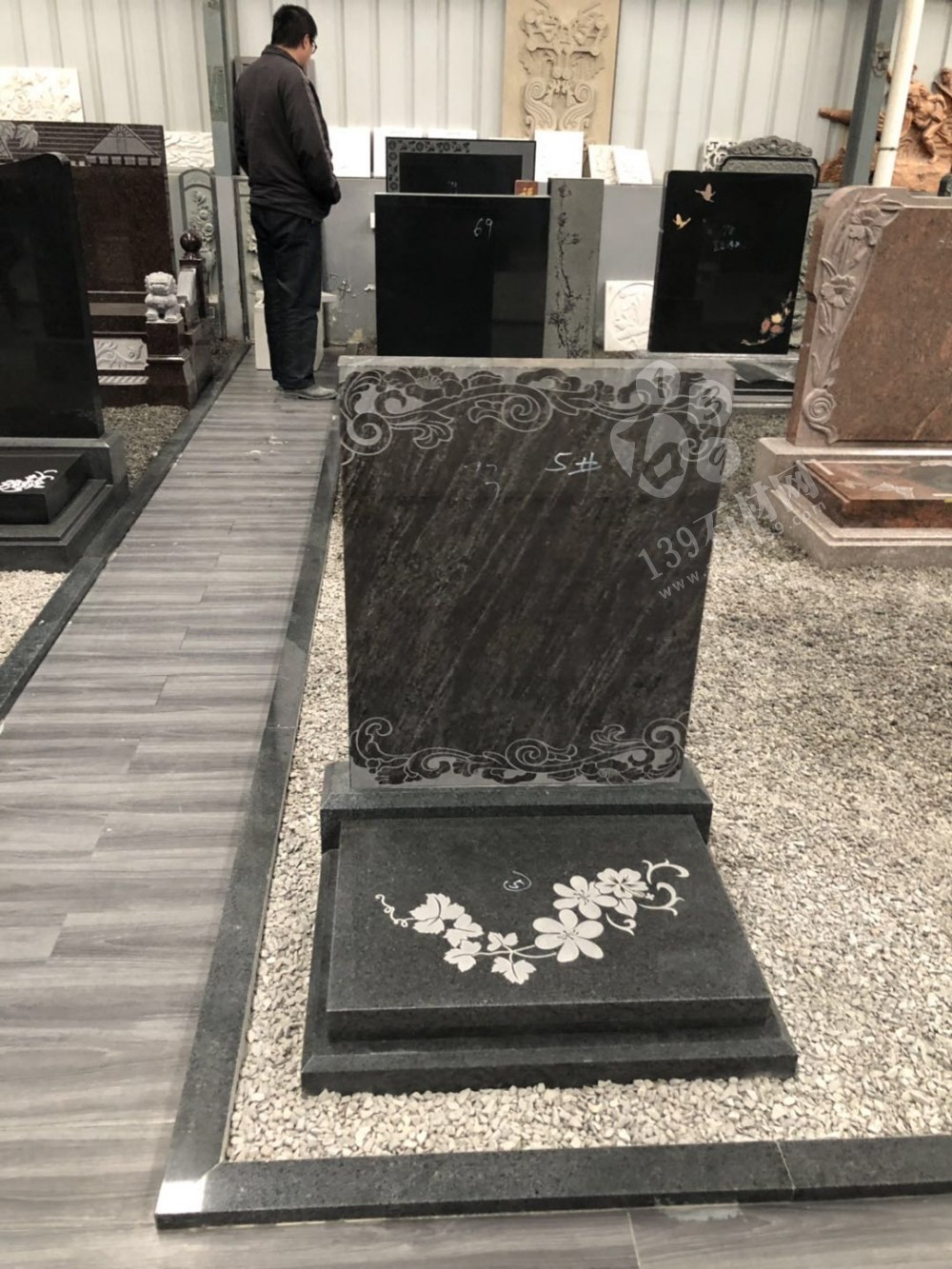 石材墓碑 中國(guó)石材墓碑加工廠的選材及加工流程