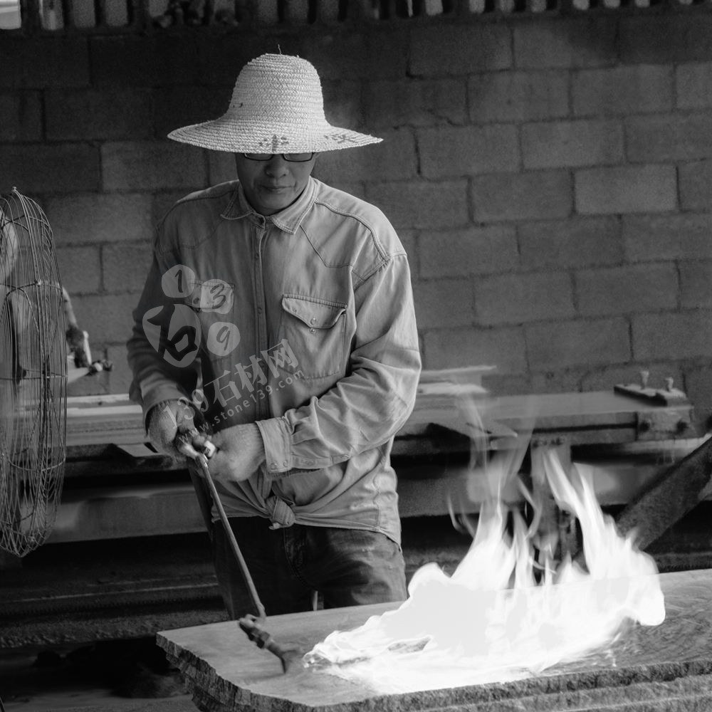 石材廠一線工人工作照