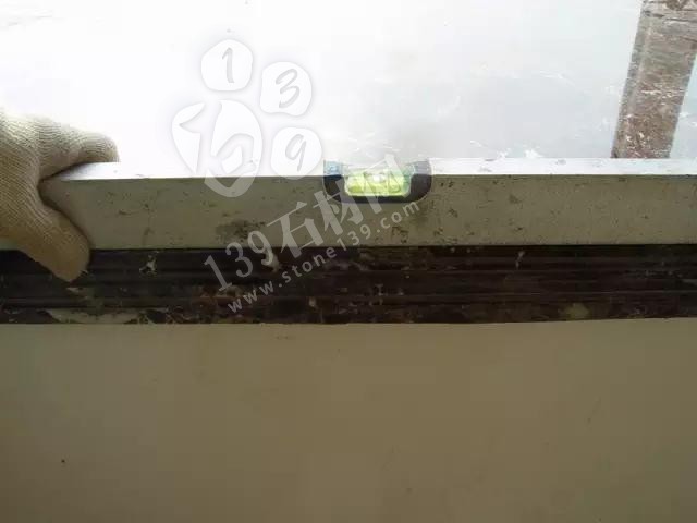 【石材家裝工藝】紫羅紅大理石窗臺(tái)板的安裝全過程