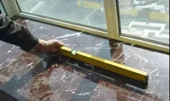 【石材家裝工藝】紫羅紅大理石窗臺(tái)板的安裝全過程