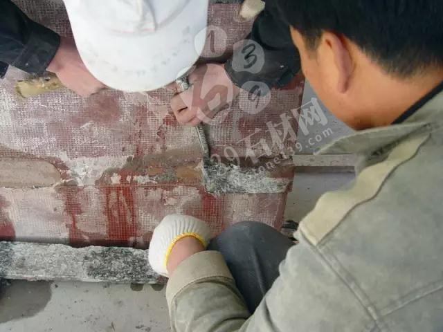 【石材家裝工藝】紫羅紅大理石窗臺(tái)板的安裝全過程