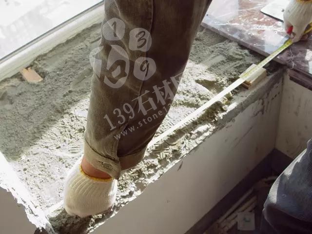 【石材家裝工藝】紫羅紅大理石窗臺(tái)板的安裝全過程