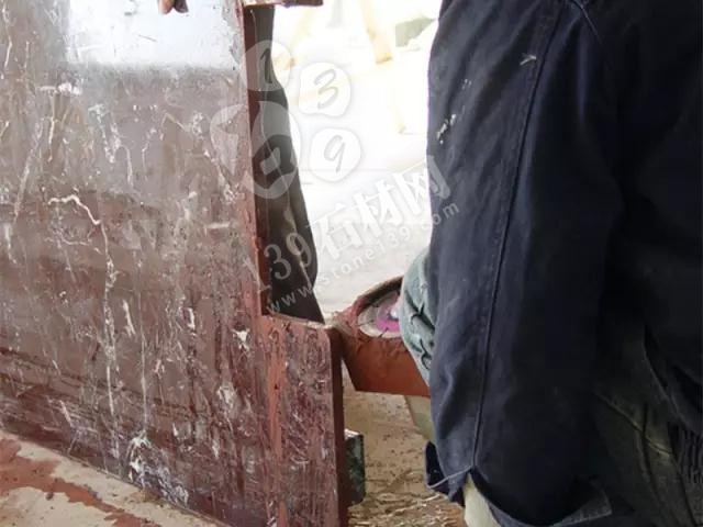 【石材家裝工藝】紫羅紅大理石窗臺(tái)板的安裝全過程