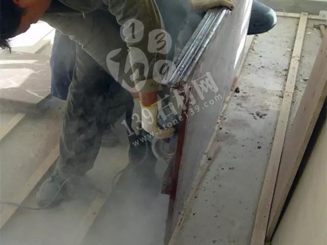 【石材家裝工藝】紫羅紅大理石窗臺(tái)板的安裝全過程