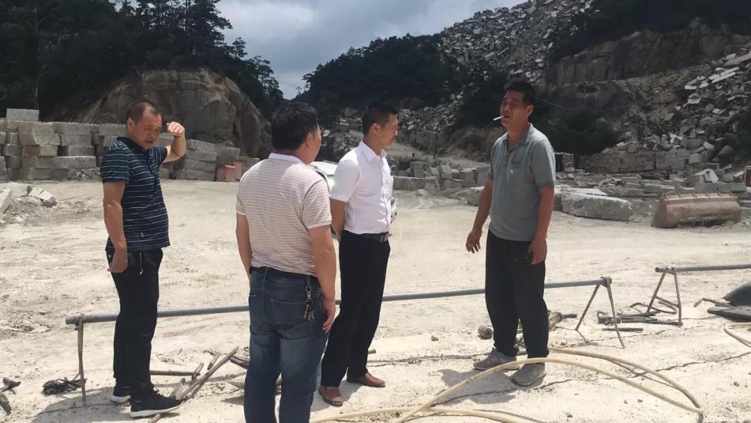 (江西新卡麥產地)德興市緊急召開石材產業整治工作部署會