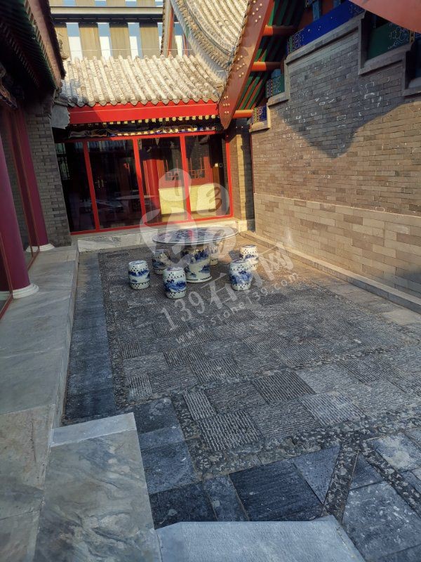 使用青石火燒面、手鑿面、菠蘿面打造的中式復古風庭院