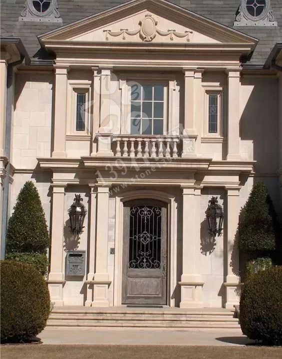 在農村現在還流行蓋的別墅用的是歐式石材門頭