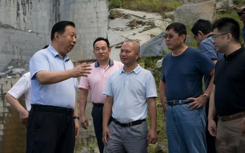 綠色礦山院士行走進福建省長泰縣紀實。昔日支柱產(chǎn)業(yè)成“包袱”