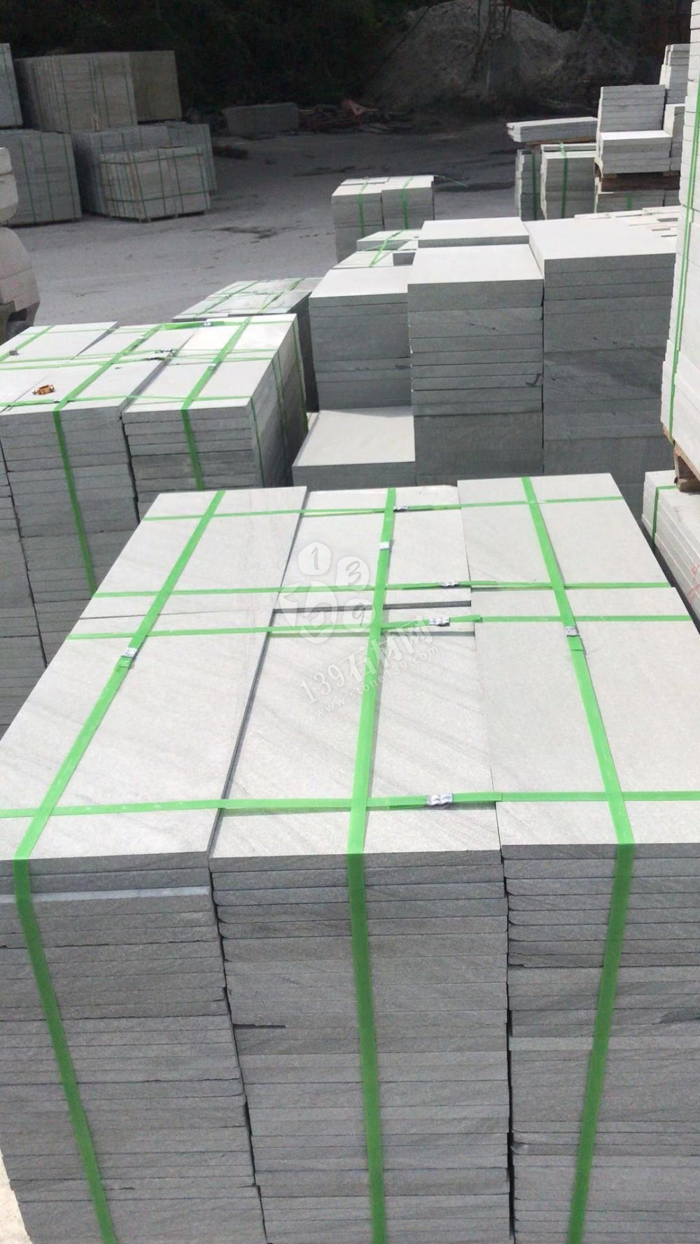 達州輝騰石材專業提供青石路沿石、欄桿、地鋪石、臺階石的園林青石產品