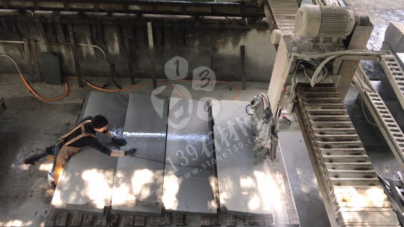 達州輝騰石材專業提供青石路沿石、欄桿、地鋪石、臺階石的園林青石產品