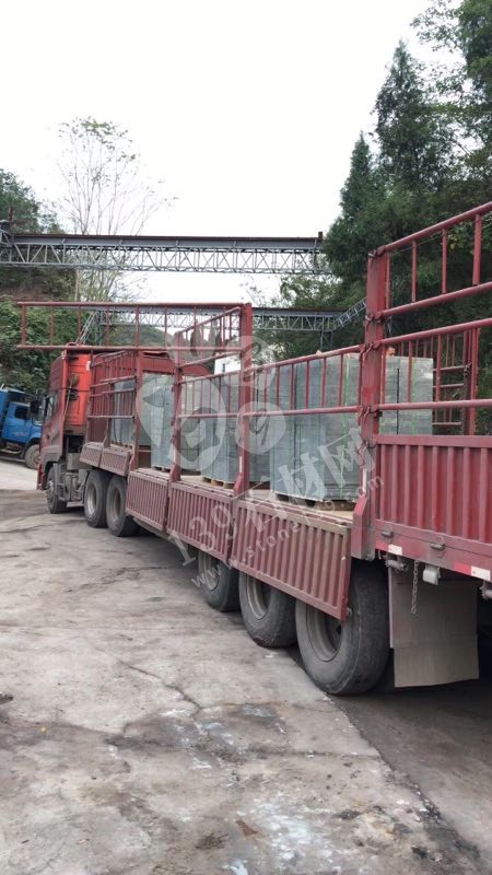 達州輝騰石材專業提供青石路沿石、欄桿、地鋪石、臺階石的園林青石產品