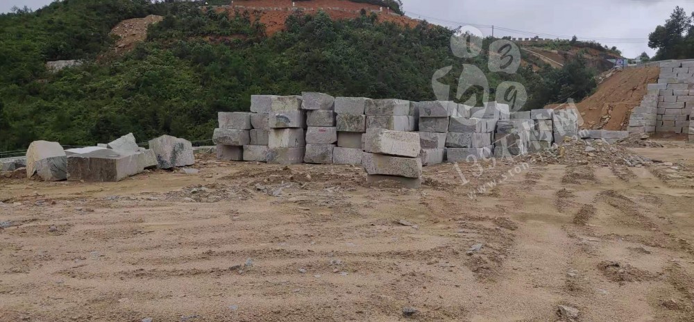 浙江溫州泰順縣南院志松石材廠主營雞血紅，福壽紅，貴妃紅，茶花白，青石,遂昌白，壽寧紅