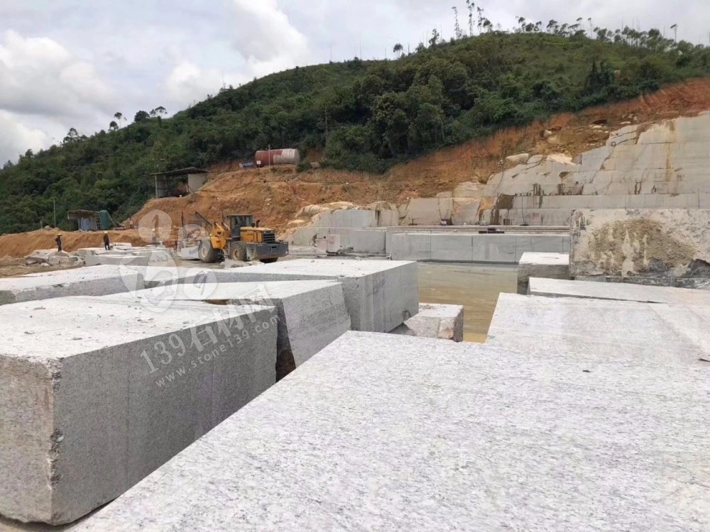 走進廣東廉江花崗巖王國：擁有白/灰/藍/紅/花等色澤豐富的花崗巖品種！