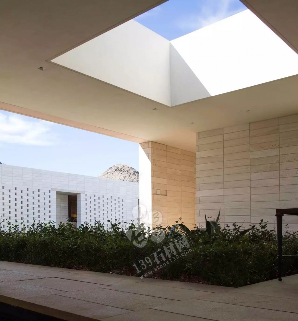 為什么洞石這么受歡迎,看看這個全石材裝飾您應該有答案了