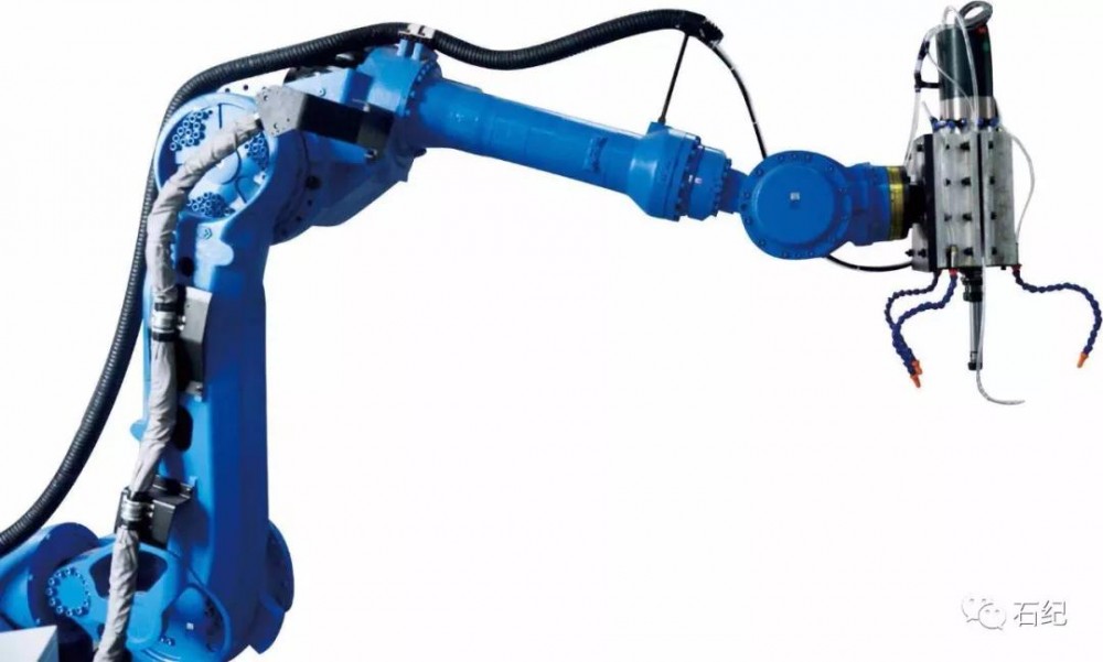 泉州金鉆機(jī)械石材雕刻機(jī)器人首次亮相水頭石博會
