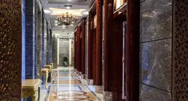 石材人來(lái)廈門都喜歡睡這個(gè)酒店,原因是為了看豪華的石材