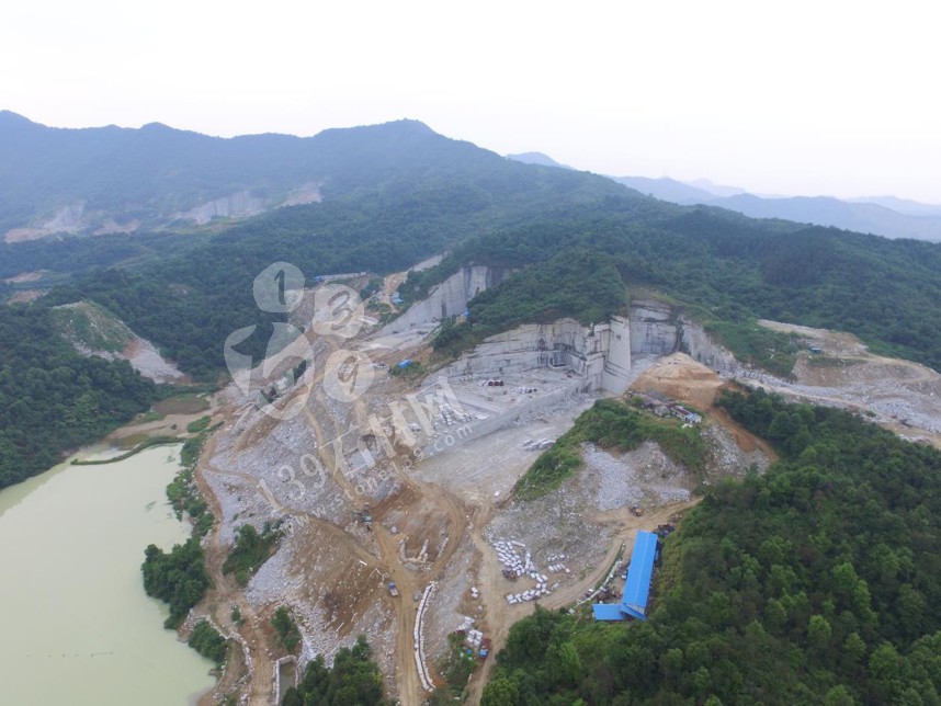 江西都昌縣依法關(guān)閉36家違法石材加工小作坊和8家違法開采礦山企業(yè),刑拘5人!