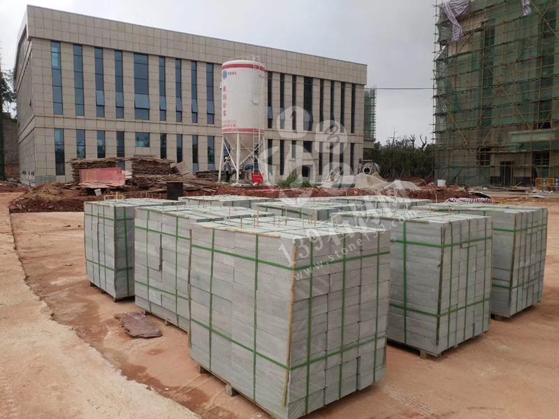 四川茗源石材主要經營萬源青石、欄桿護欄、路沿石、市政工程青石訂單