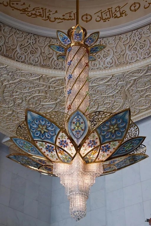 阿聯酋首都阿布扎比大清真寺通體漢白玉包裹,耗費46噸黃金,耗時12年.