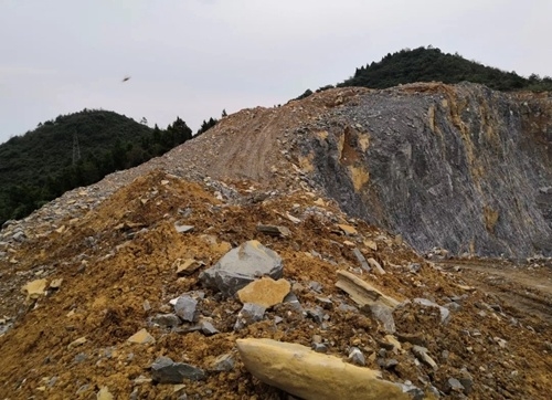 四川達州大竹縣、渠縣交界露天采石場開采無序,被督察組點名通報