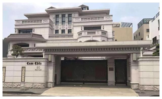 別人家的大門和圍欄讓人羨慕不已,全用大理石,華麗又大氣