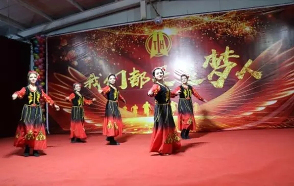 新疆鄯善石材工業園區召開非公企業黨支部黨建示范點交流觀摩會