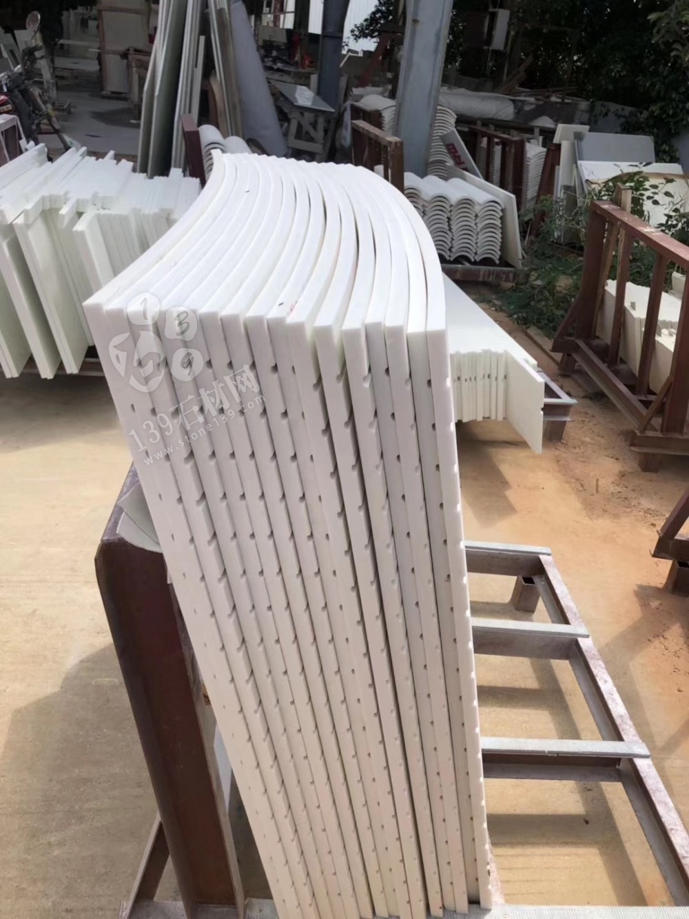 微晶石紋路板與巖板的對比區別