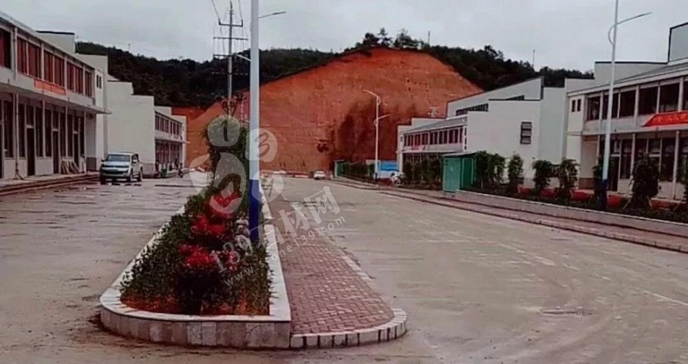 福建龍巖“永定紅”石材礦區熱火朝天,永定紅正常生產!