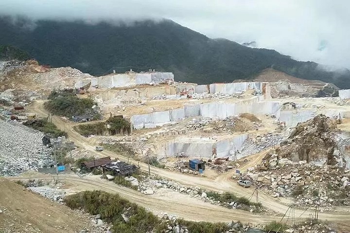 廣西最美白色大理石產(chǎn)區(qū)，平桂區(qū)全力推進(jìn)企業(yè)復(fù)工復(fù)產(chǎn)！附廣西白欣賞！