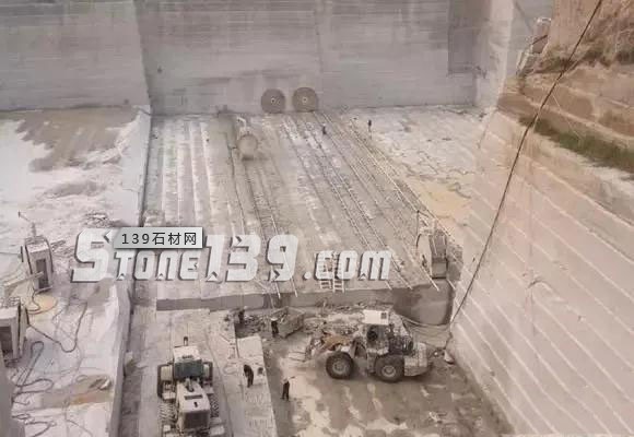 需融資4.5億“將軍紅”花崗巖礦權(quán)轉(zhuǎn)讓?zhuān)「剑浩揭鼗◢弾r“將軍紅”名稱(chēng)的來(lái)歷!