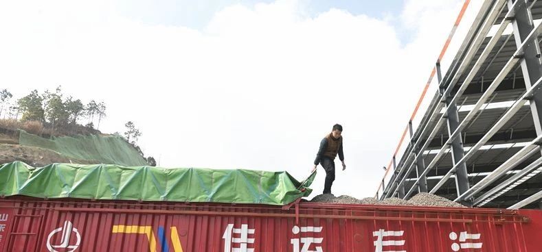 花崗巖礦山預可采礦石資源儲量9314.95萬噸,湖南汨羅市川山坪鎮綠色礦山之路