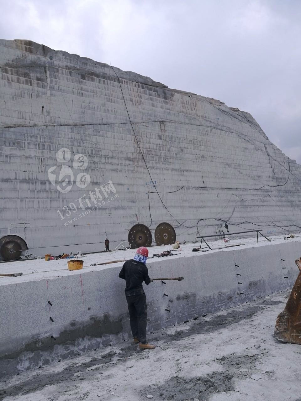 南陽地區梨花白梨花紅染色板直銷廠家-華翊石業
