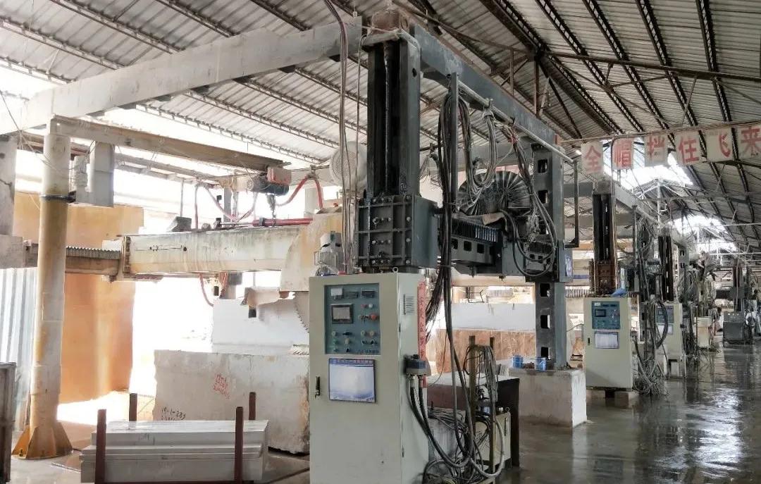 云南石林縣人大常委會組織部分縣人大代表視察石材企業發展情況