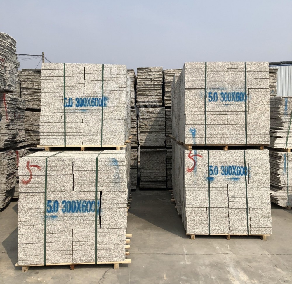 【運(yùn)東石材】河南梨花白內(nèi)鄉(xiāng)礦區(qū)廠家直銷批發(fā)梨花白、梨花紅、路沿石