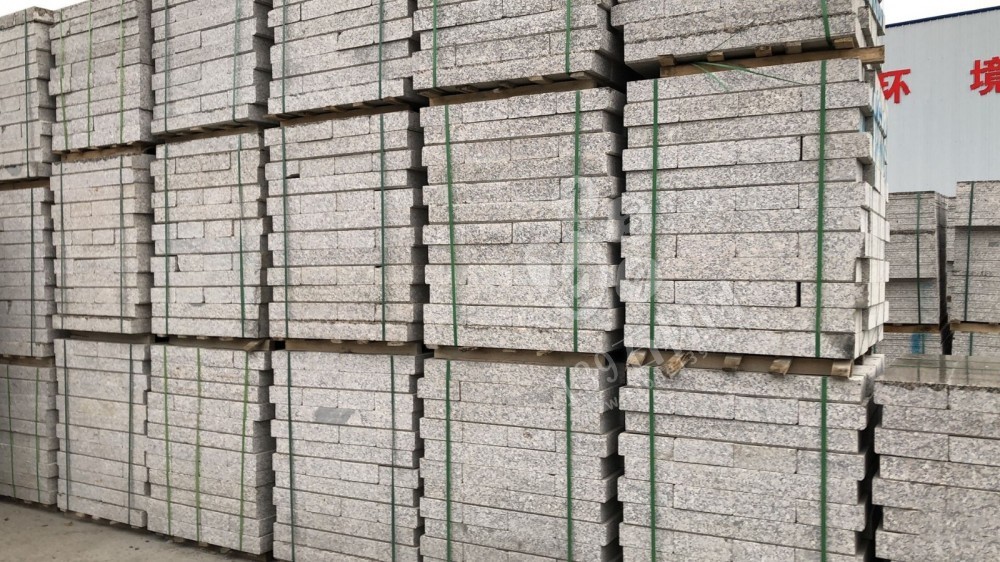 【運(yùn)東石材】河南梨花白內(nèi)鄉(xiāng)礦區(qū)廠家直銷批發(fā)梨花白、梨花紅、路沿石