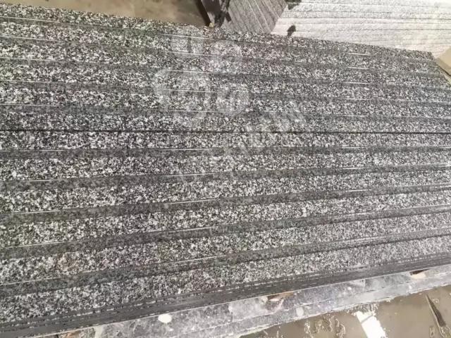 廣西鐘山縣人大副主任到花山鄉花崗巖礦山調研,附鐘山青(廣西芝麻黑)欣賞!