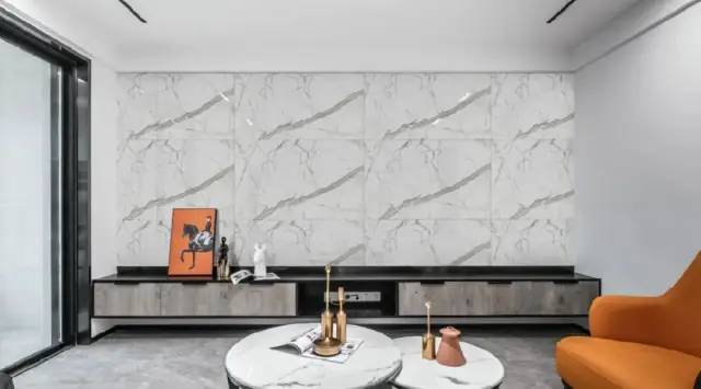 幾十萬的魚肚白特選板:用排版設計突破局限