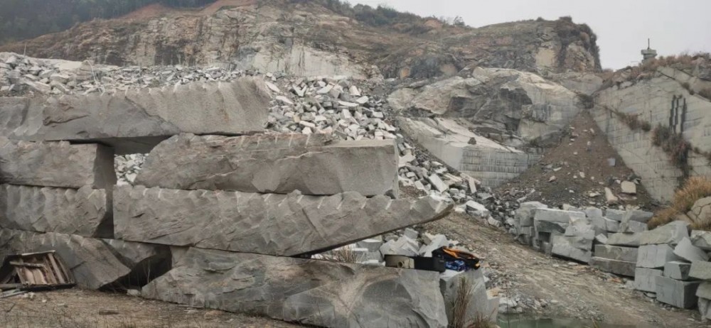 6604.4立方米花崗巖石材荒料最低價(jià)處置！明天開拍千萬別錯(cuò)過！