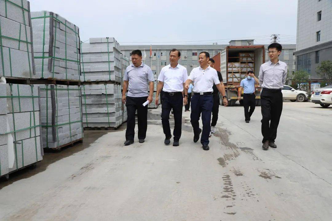 湖北宜昌興山縣委書(shū)記一行蒞臨麻城石材產(chǎn)業(yè)園考察調(diào)研