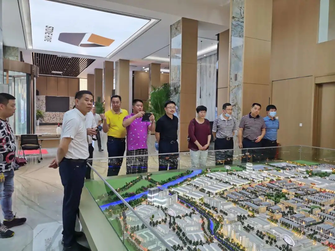 湖南郴州市宜章縣委副書記縣長張潤槐率隊赴麻城考察石材產(chǎn)業(yè)園區(qū)建設經(jīng)驗