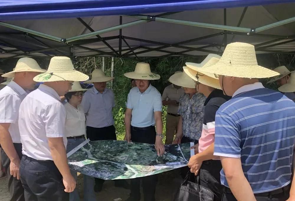 廣西芝麻黑產(chǎn)地鐘山縣黨政主要領(lǐng)導(dǎo)率隊(duì)深入花崗巖石材企業(yè)開(kāi)展專(zhuān)項(xiàng)調(diào)研,附產(chǎn)品欣賞!