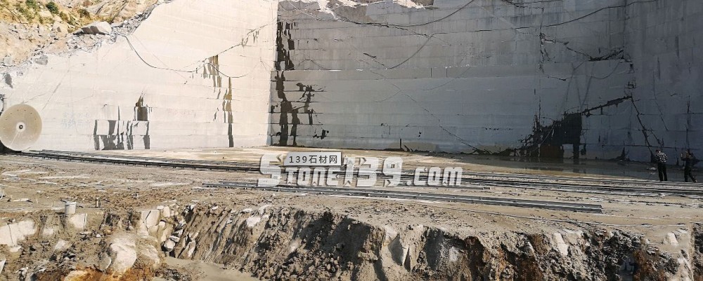 廣西芝麻黑(鐘山青)礦區(qū)一手報(bào)價(jià)!可完美替代福建長泰G654!