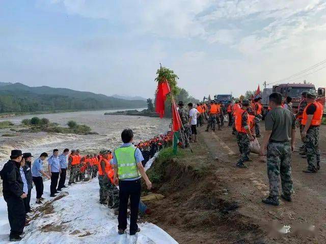 麻城發(fā)生重大塌方險情!麻城石材人無償運(yùn)送5000方石材荒料進(jìn)行拋石固腳!點(diǎn)贊!